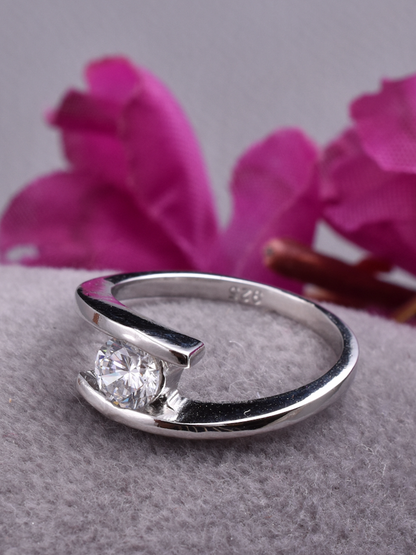 Silver Sway Solitaire Ring in 925 Silver