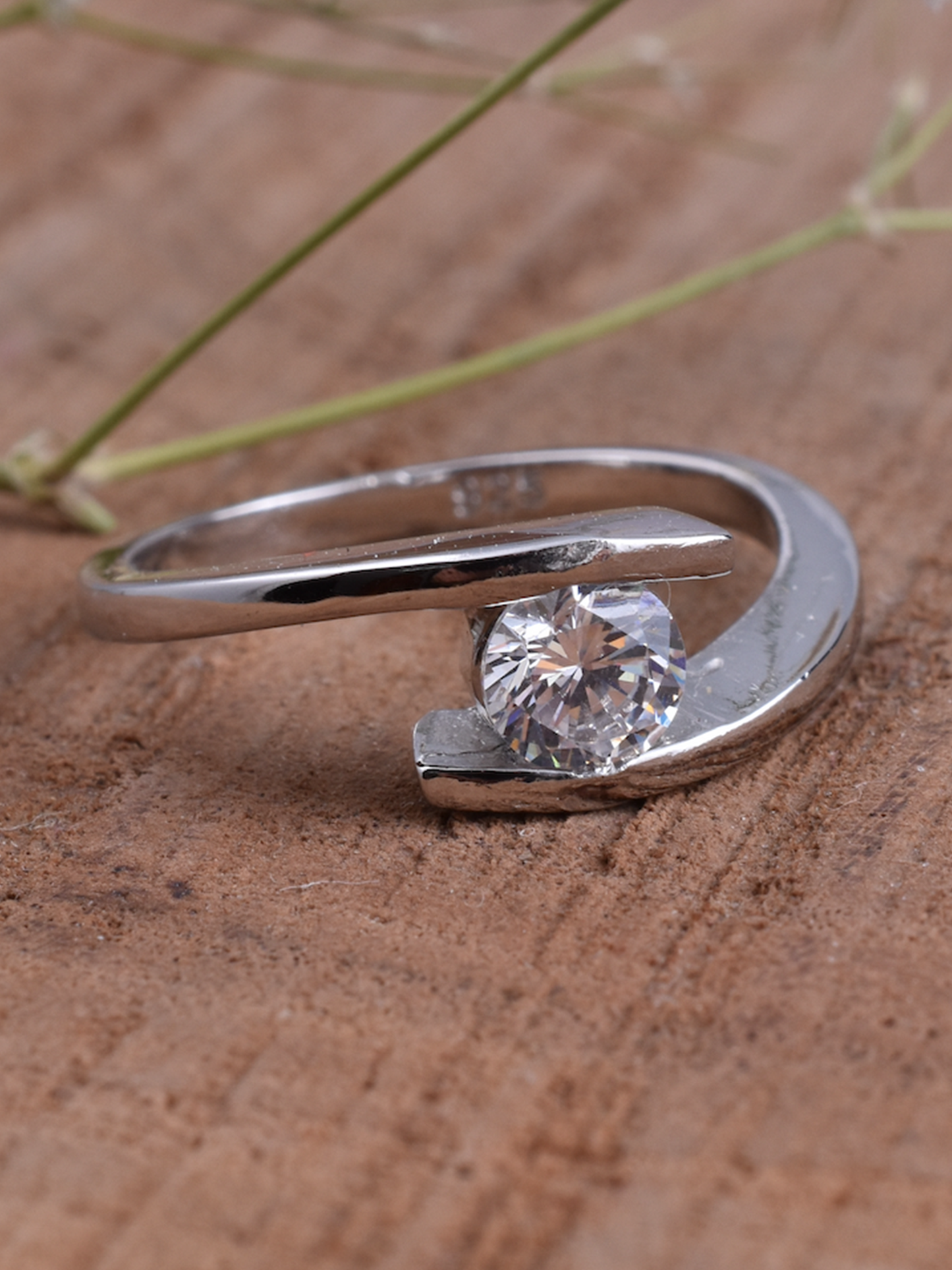 Silver Sway Solitaire Ring in 925 Silver